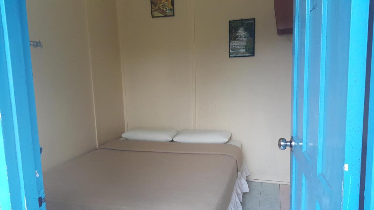 Alora Budget Inn Танах-Рата Экстерьер фото