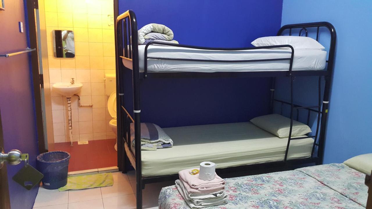 Alora Budget Inn Танах-Рата Экстерьер фото