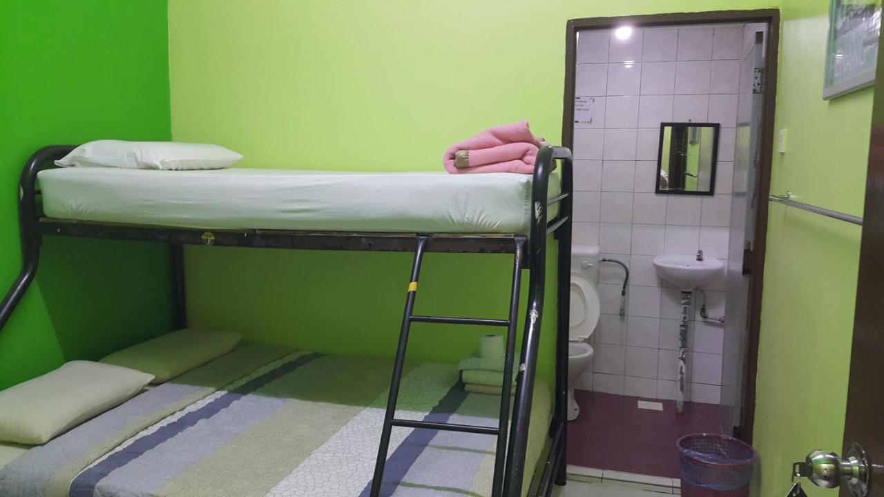 Alora Budget Inn Танах-Рата Экстерьер фото