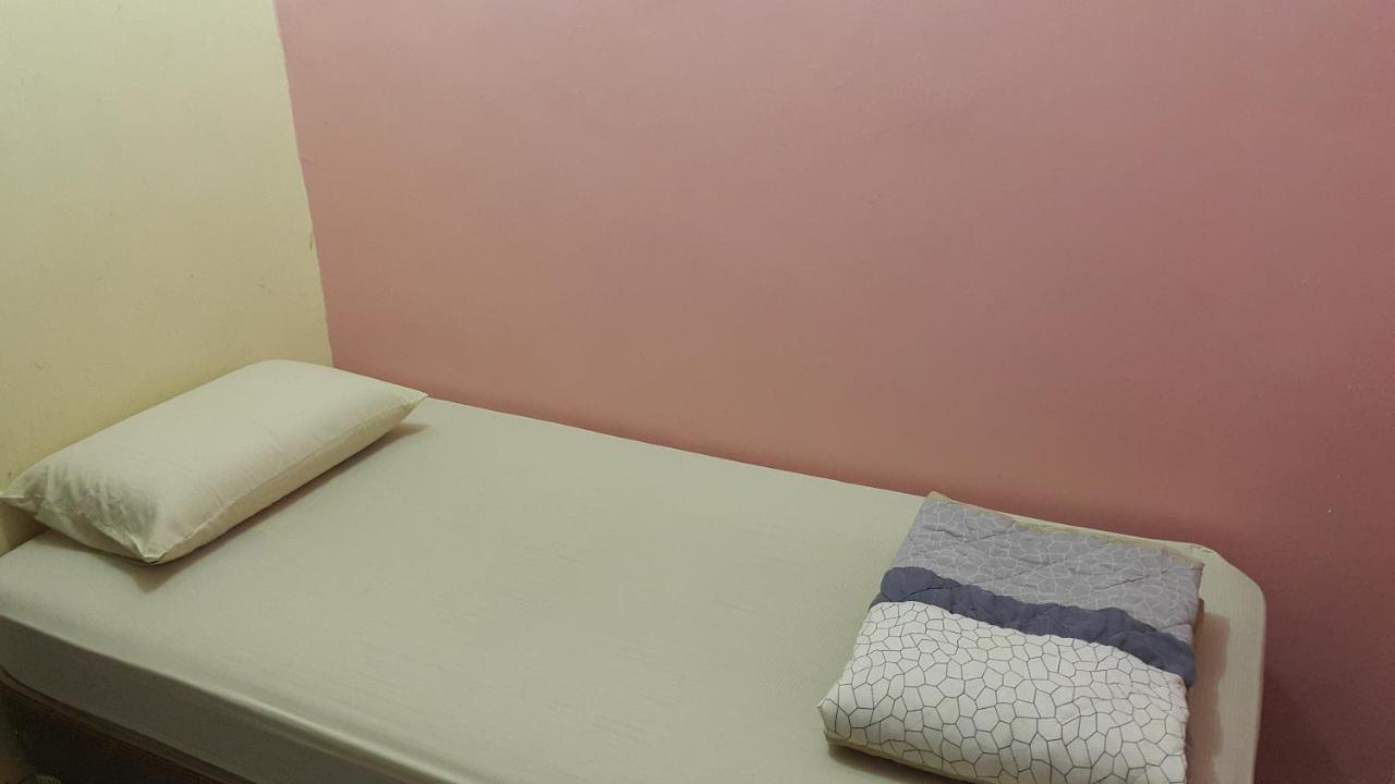 Alora Budget Inn Танах-Рата Экстерьер фото